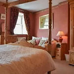 Old Saddlers Дом отдыха *